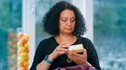 Blutdrucksenker, Schmerzmittel, Magentabletten und ein Medikament f&uuml;r die Krebsnachsorge: Abeer W. hofft auf Tipps f&uuml;r die richtige Ern&auml;hrung &ndash; auch um ein paar Pillen einzusparen.