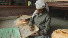 Reis ist eine der wichtigsten Zutaten der keralischen K&uuml;che. In Palakkad wird er von Hand geerntet und verlesen.