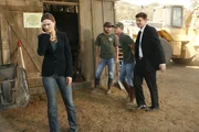 Brennan (Emily Deschanel, l.) und Booth (David Boreanaz, r.) ermitteln im Mordfall eines Biomarkt-Besitzers, der sich bei einigen Farmern unbeliebt gemacht hat. Brennan (Emily Deschanel, l.) und Booth (David Boreanaz, r.) ermitteln im Mordfall eines Biomarkt-Besitzers, der sich bei einigen Farmern unbeliebt gemacht hat.