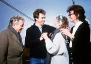 Kitty Balbeck (Susanne Uhlen) ist &uuml;bergl&uuml;cklich, denn soeben hat sie ihren Thomas (Wolf Roth) geheiratet. Die Trauzeugen Evelyn Lauritzen (Iris Berben) und Herr Ambusch (Franz Joseph Steffens) gratulieren.