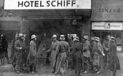 B&uuml;rgerkrieg 1934, Hotel Schiff (historische Aufnahme/Archivbild).