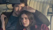 Nick (Joe Alwyn) ist es ernst mit Frances (Alison Oliver). Er will seiner Frau von Frances erz&auml;hlen, doch das Risiko, dass dadurch alles in die Br&uuml;che geht, ist hoch.