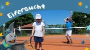 Zoe ist eifers&uuml;chtig auf ihren Bruder und versteckt seinen Tennisschl&auml;ger.