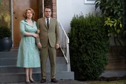 Obergruppenführer John Smith (Rufus Sewell, r.) Obergruppenführer John Smith (Rufus Sewell, r.)