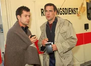 Kommissar Bonhoff (Wolfgang Krewe, re.) befragt Hajo Fehling (Jens Eulenberger), der die Tote im Park gefunden hat. Kann er wichtige Hinweise zur L&ouml;sung des Mordfalls geben?