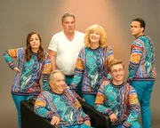 Auf dem gro&szlig;en Ball, auf dem K&ouml;nig Julius (Christoph Maria Herbst) seine Verlobung bekannt geben will, schl&uuml;pft Hui Buh in dessen K&ouml;rper und l&auml;sst seine Hoheit die unm&ouml;glichsten Dinge tun ...