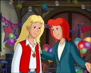 Ein bisschen zu forsch stellt Tina (l.) die Diebe zur Rede.