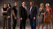 (3. Staffel) - Ein starkes Team, das jeden Serient&auml;ter zur Strecke bringt: (v.l.n.r.) Special Agent Dr. Spencer Reid (Matthew Gray Gubler), Emily Prentiss (Paget Brewster), Special Agent Derek Morgan (Shemar Moore), Special Agent Aaron Hotchner (Thomas Gibson), Supervisory Special Agent David Rossi (Joe Mantegna), Jennifer 'JJ' Jareau (AJ Cook) und Penelope Garcia (Kirsten Vangsness) ...