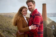 Rosamunde Pilcher Hochzeitstag L&auml;uten bald die Hochzeitsglocken?: Anja Antonowicz als Grace Brennan, Christian Feist als Dylan Parsons  Copyright: SRF/ZDF/Jon Ailes