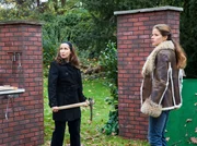 ARD PFARRER BRAUN: GLÜCK AUF! DER MÖRDER KOMMT!, Deutschland 2009, Regie Wolfgang F. Henschel. Pamela Klessmann (Leonore Capell, re.) und Kriemhild Schwaderlapp (Barbara Philipp) mögen sich nicht. ARD PFARRER BRAUN: GLÜCK AUF! DER MÖRDER KOMMT!, Deutschland 2009, Regie Wolfgang F. Henschel. Pamela Klessmann (Leonore Capell, re.) und Kriemhild Schwaderlapp (Barbara Philipp) mögen sich nicht.