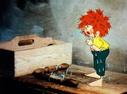 Pumuckl weint nach dem Streit mit Meister Eder. Pumuckl weint nach dem Streit mit Meister Eder.