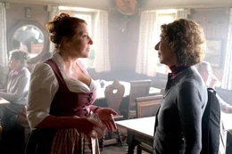 Josefa (Adele Neuhauser; rechts) konfrontiert Sabine (Luise Kinseher) mit ihren Vorurteilen.