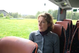 Josefa (Adele Neuhauser) f&auml;hrt nach langer Zeit zur&uuml;ck in die Heimat.