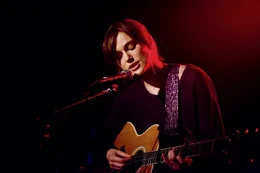 Gerade erst von ihrem Freund verlassen m&ouml;chte Gretta (Keira Knightley) New York verlassen. Doch getragen vom Zauber der Begegnung ,it Dan und fasziniert von seinem ungew&ouml;hnlichen Plan, l&auml;sst sie sich auf eine musikalische Reise ein, die den Soundtrack ihres Lebens f&uuml;r immer neu schreiben k&ouml;nnte ...