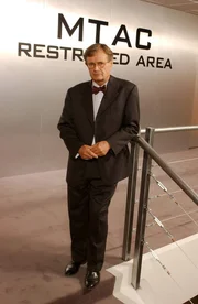 (1. Staffel) - Ducky (David McCallum) ist der Gerichtsmediziner des NAVY CIS Teams. Er ist exzentrisch, schelmisch und dennoch liebenswert ...