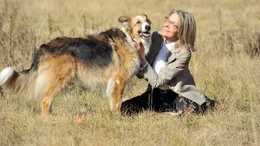 F&uuml;r Beth (Diane Keaton) wird ihr Hund Freeway zu einem treuen und st&auml;ndigen Begleiter.