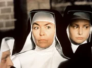 Die Nonnen sind nach den Mordf&auml;llen zutiefst verunsichert, doch ihre &Auml;btissin (Thekla Carola Wied, Mitte) fordert sie auf, in ihrem Glauben standhaft zu bleiben.