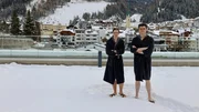 Fabian Köster (l.) und Lutz van der Horst (r.) im zugeschneiten Schwimmbad von Ischgl (Österreich). Fabian Köster (l.) und Lutz van der Horst (r.) im zugeschneiten Schwimmbad von Ischgl (Österreich).