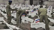 Vietnam - Am Ende des Indochinakriegs verlassen die Franzosen das Land mit ihren exhumierten Toten. (ECPAD) Vietnam - Am Ende des Indochinakriegs verlassen die Franzosen das Land mit ihren exhumierten Toten. (ECPAD)