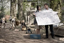 Um Ludo (Til Schweiger, r.) das Leben schwer zu machen, l&auml;sst sich Anna (Nora Tschirner, 2.v.r.) so einiges einfallen ...
