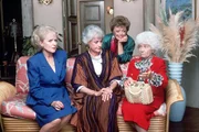 L-R: Rose Nylund (Betty White), Dorothy Zbornak (Bea Arthur), Blanche Devereaux (Rue McClanahan) und Sophia Petrillo (Estelle Getty) L-R: Rose Nylund (Betty White), Dorothy Zbornak (Bea Arthur), Blanche Devereaux (Rue McClanahan) und Sophia Petrillo (Estelle Getty)