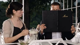 Zwei Jahre sind vergangen seit sich Ludo Dekker (Til Schweiger, r.) und Anna Gotzlowski (Nora Tschirner, l.) sich ineinander verliebt haben. Jetzt ist der Alltag da und auch alles Unsch&ouml;ne ...