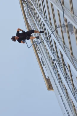 Keine Herausforderung ist ihm zu hoch! Um die Welt vor einem Atomkrieg zu bewahren, riskiert Ethan Hunt (Tom Cruise) nicht nur sein Leben ...