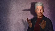 Key Visual/Cover Sendereihenbild ohne Typo zu "Find The Liar, Mittermeier" mit Michael Mittermeier. Eine ganz neue Rolle f&uuml;r Comedy-Legende Michael Mittermeier: Ahnungslos steht er im Fernseh-Studio und wei&szlig; nicht, welche drei G&auml;ste ihn erwarten. Und vor allem wei&szlig; er nicht, was sie ihm erz&auml;hlen werden. Nur eines ist sicher: Es wird schamlos gelogen.