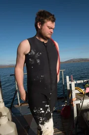 Zeke Tenhoff macht sich f&uuml;r einen Solo-Tauchgang bereit.