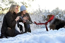 Als Freeway davon l&auml;uft, k&ouml;nnen Beth (Diane Keaton, links) und ihre Tochter Grace (Elisabeth Moss) ihn mit einem ungew&ouml;hnlichen Trick zur&uuml;cklocken.
