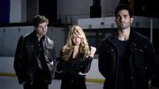 Derek (Tyler Hoechlin, re.) erscheint mit seinem Rudel in der Eislaufhalle... Derek (Tyler Hoechlin, re.) erscheint mit seinem Rudel in der Eislaufhalle...