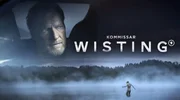 Falsche Gewissheiten und fatale Irrt&uuml;mer bringen Kommissar Wisting (Sven Nordin) im zweiten Fall der dritten Staffel in eine ungewohnte Situation: Der verwundete Titelheld erh&auml;lt anonyme Hinweise zu einem abgeschlossenen Fall und beginnt auf eigene Faust diesen nochmals aufzurollen.