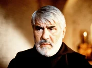 Pater Zereffino (Mario Adorf) vom nahegelegenen Franziskanerkloster ger&auml;t unter Verdacht, weil ihn die Ermordete zu erpressen versuchte.