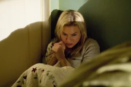 Bereitwillig nimmt Sozialarbeiterin Emily (Ren&eacute;e Zellweger) das scheinbar stark traumatisierte M&auml;dchen bei sich zu Hause auf, bis geeigneten Pflegeeltern gefunden sind. Doch nach kurzer Zeit muss sie feststellen, dass in Lilith das pure B&ouml;se wohnt ...
