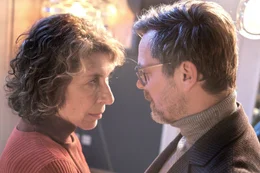 Magnus (Matthias Matschke) will sich bei Josefa (Adele Neuhauser) entschuldigen.