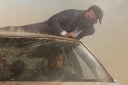 In einem heftigen Sandsturm mitten in Dubai k&auml;mpft Ethan (Tom Cruise, oben) um Leben und Tod. Sein Feind Wistrom (Samuli Edelmann, unten) darf auf keinen Fall entkommen - sonst wird die drohende atomare Katastrophe keiner  mehr aufhalten k&ouml;nnen ...