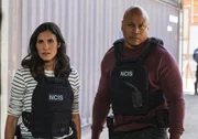 Kensi Blye (Daniela Ruah, l.); Sam Hanna (LL Cool J, r.) Kensi Blye (Daniela Ruah, l.); Sam Hanna (LL Cool J, r.)