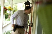 Während in Henry County in Georgia nach einem vermissten Geschäftsmann gesucht wird, wird im kalifornischen Oxnard die Leiche einer jungen Mutter gefunden. Während in Henry County in Georgia nach einem vermissten Geschäftsmann gesucht wird, wird im kalifornischen Oxnard die Leiche einer jungen Mutter gefunden.