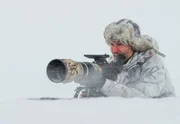 Mittendrin: Naturfilmer Asgeir Helgestad liebt die K&auml;lte. Selbst bei noch so starkem Schneesturm, ist er mit seiner Kamera unterwegs.