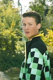 Sándor (Lennart König) nimmt Abschied von Schloss Einstein. Sándor (Lennart König) nimmt Abschied von Schloss Einstein.