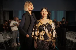 Mit einer gemeinsamen Modekollektion soll Mandy unter ihrem K&uuml;nstlernamen Mia der Durchbruch und Agnes van Beuyten (Nadja Auermann, r.) das Comeback gelingen - doch von gemeinsam kann nicht die Rede sein!