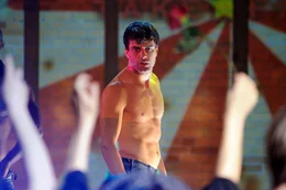 Stripper Leon (Kai Schumann) begeistert seine Fans.