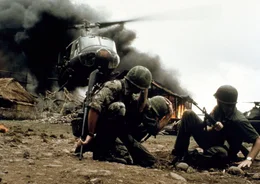 In Vietnam k&auml;mpfen amerikanische Soldaten trotz milit&auml;rischer &Uuml;berlegenheit in einem aussichtslosen Krieg.