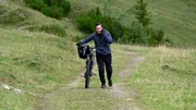 Friedel Gottwald (S&ouml;nke M&ouml;hring) hatte sich seine Tour mit dem Mountainbike anders vorgestellt.