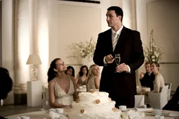 Weil der Klatschreporter Ludo die Hochzeit von Yvonne Catterfeld (Yvonne Cattefeld, l.) und Wladimir Klitschko (Wladimir Klitschko, r.) geh&ouml;rig vermasselt, wird er von einem Gericht zu Sozialstunden in einem Kinderhort verdonnert ...