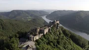 Die Burgruine Aggstein - ein Wahrzeichen der Kulturlandschaft Wachau. Die Burgruine Aggstein - ein Wahrzeichen der Kulturlandschaft Wachau.