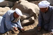 Egyptian archaeologists - digging