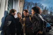L-R: Peter Facinelli als Mike Venutti; Nathaniel Arcand als FBI Agent Clinton Skye; Roxy Sternberg als FBI Agent Sheryll Barnes und Julian McMahon als FBI Agent Jess Lacroix.