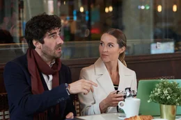 Anna Bowman (Alexa PenaVega) und Sebastian Laurent (Nicholas Bishop) lernen sich n&auml;her kennen.  +++ Die Verwendung des sendungsbezogenen Materials ist nur mit dem Hinweis und Verlinkung auf RTL+ gestattet. +++