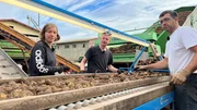 Luise, Hennes und Ronny retten die Kartoffelernte. Weiteres Bildmaterial finden Sie unter www.br-foto.de.